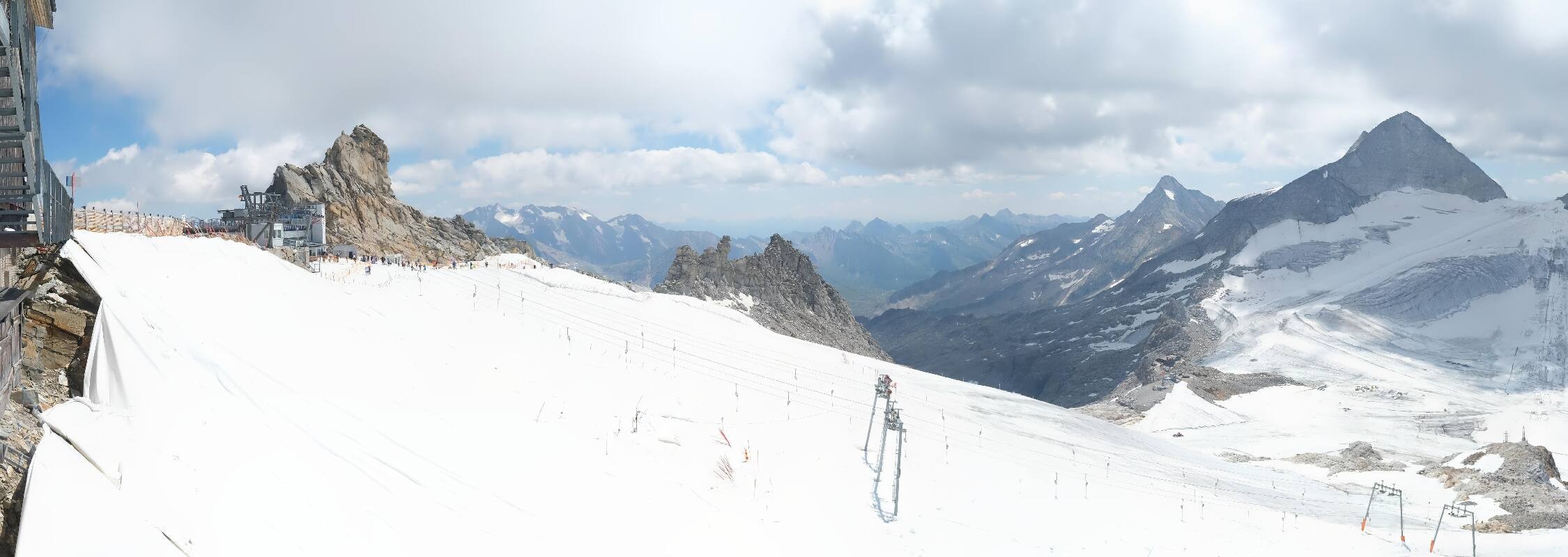 Archived image Webcam Hintertux Glacier - View from Gefrorene Wand