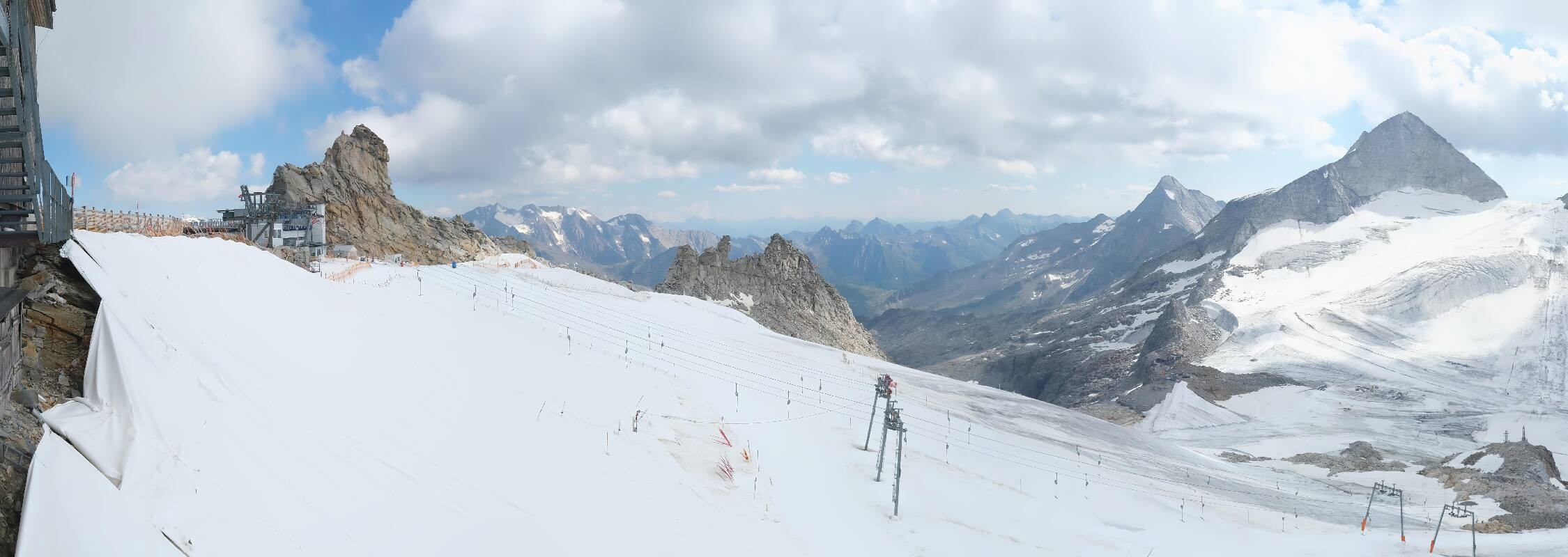 Archived image Webcam Hintertux Glacier - View from Gefrorene Wand