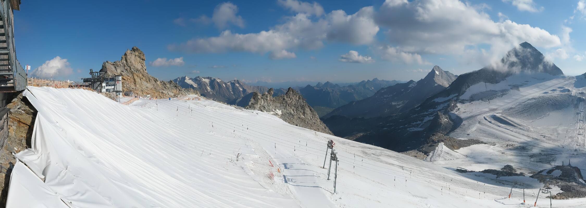 Archived image Webcam Hintertux Glacier - View from Gefrorene Wand