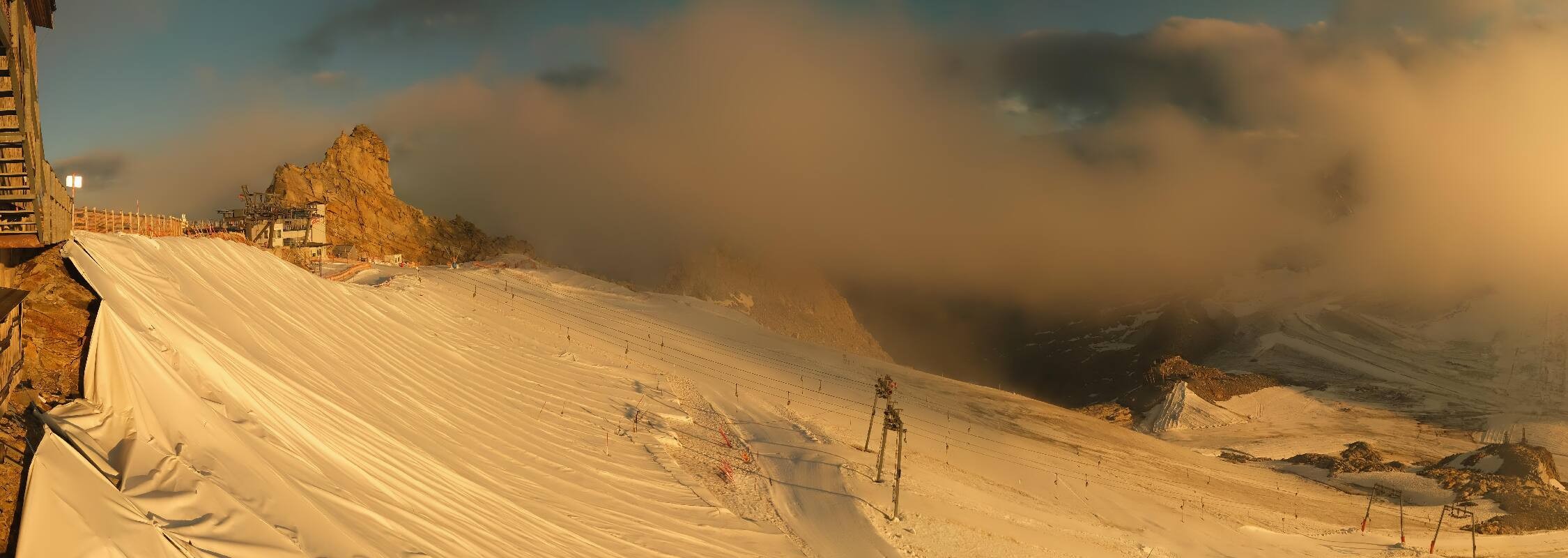 Archived image Webcam Hintertux Glacier - View from Gefrorene Wand