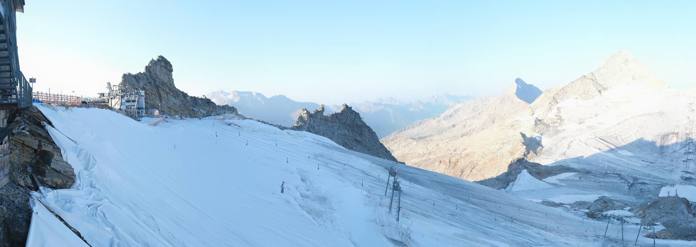 Archived image Webcam Hintertux Glacier - View from Gefrorene Wand