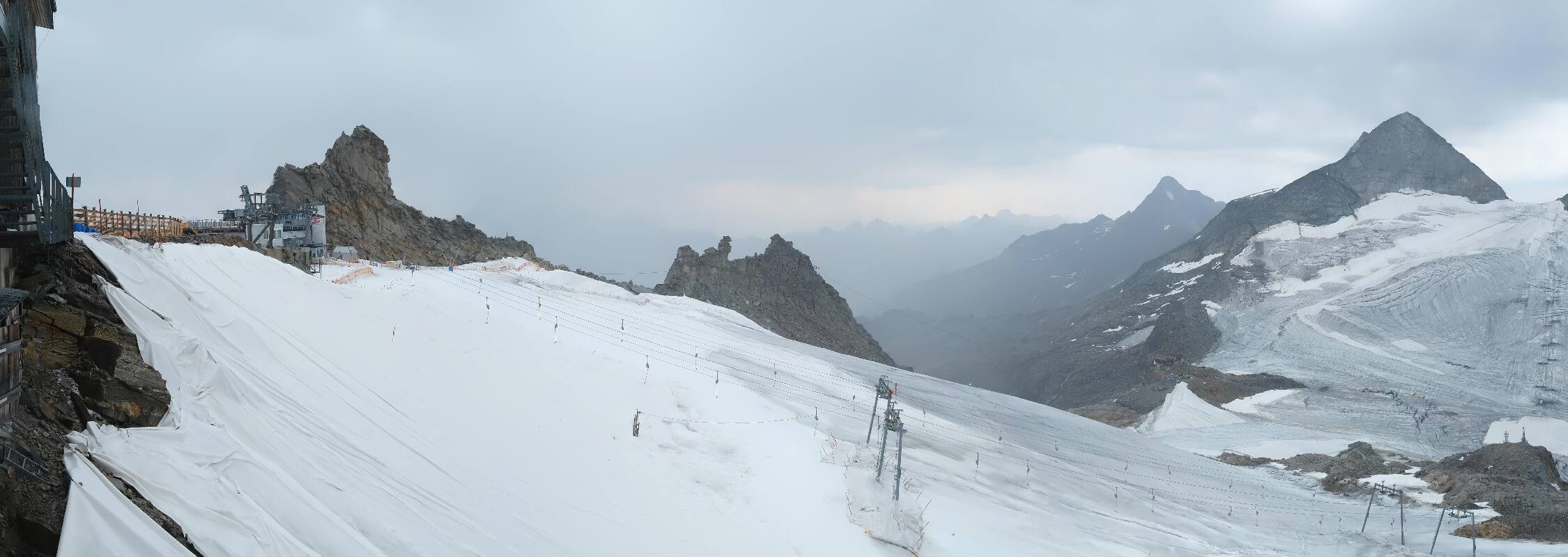 Archived image Webcam Hintertux Glacier - View from Gefrorene Wand