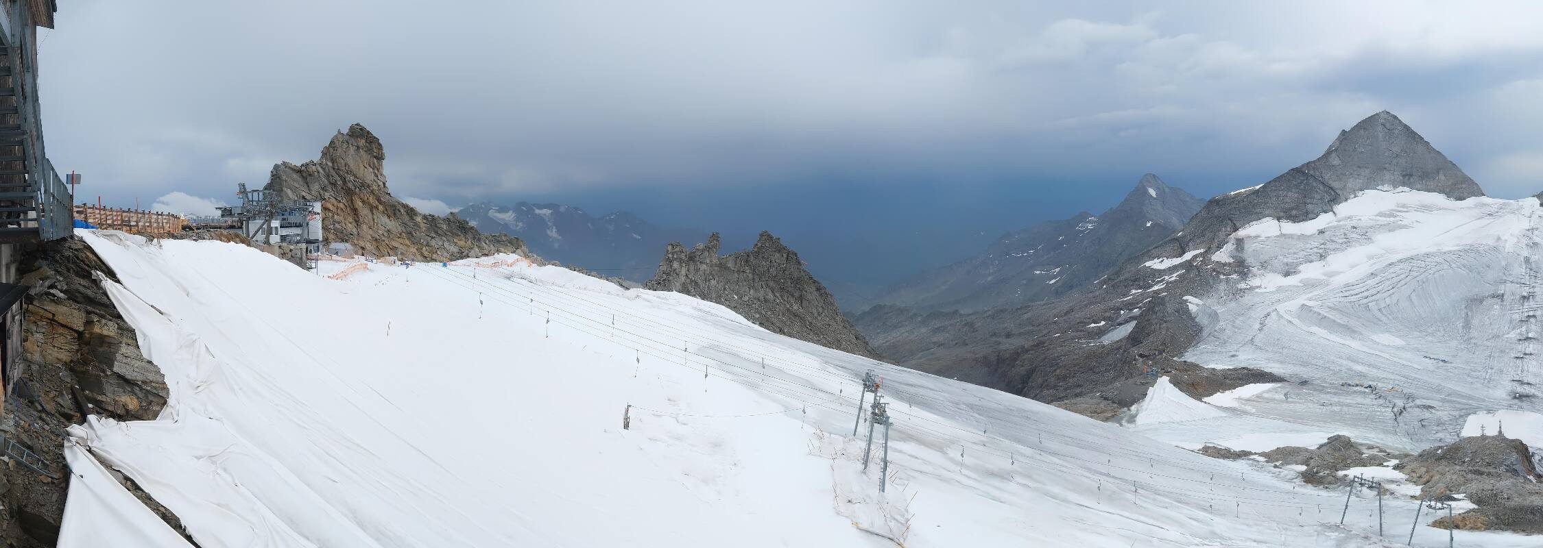 Archived image Webcam Hintertux Glacier - View from Gefrorene Wand