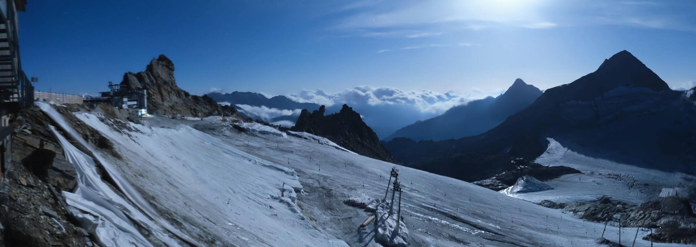 Archived image Webcam Hintertux Glacier - View from Gefrorene Wand