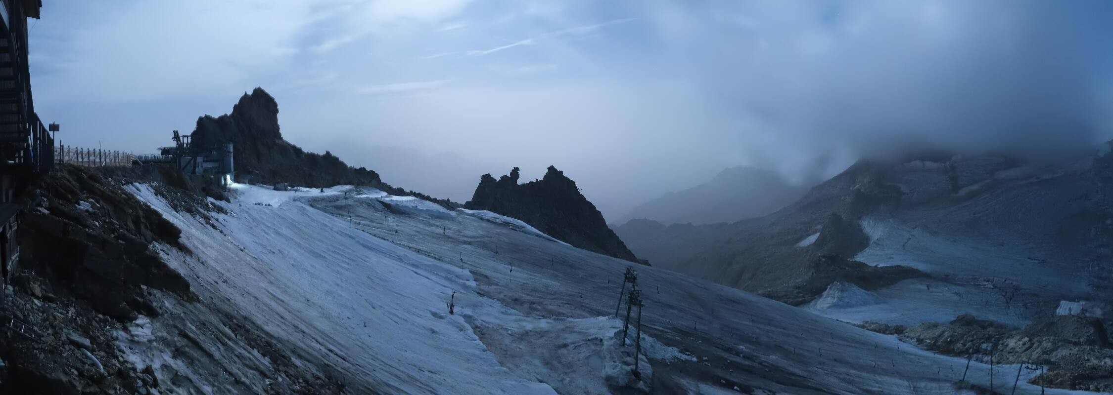 Archived image Webcam Hintertux Glacier - View from Gefrorene Wand