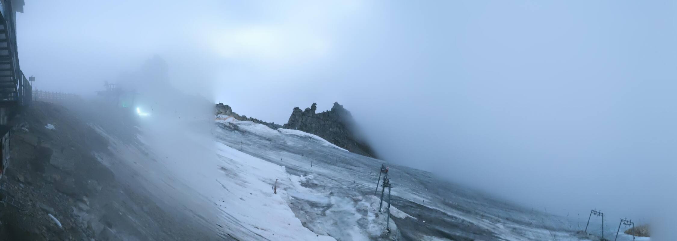 Archived image Webcam Hintertux Glacier - View from Gefrorene Wand