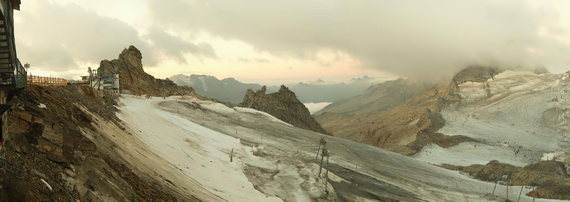 Archived image Webcam Hintertux Glacier - View from Gefrorene Wand