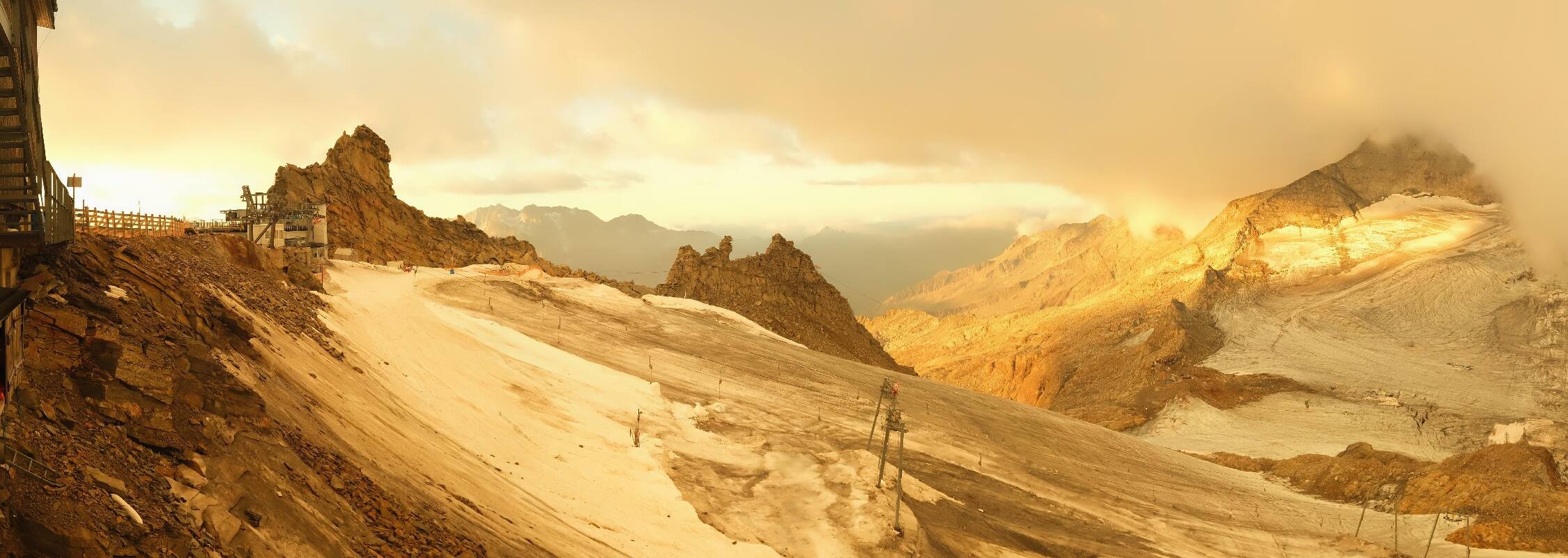 Archived image Webcam Hintertux Glacier - View from Gefrorene Wand