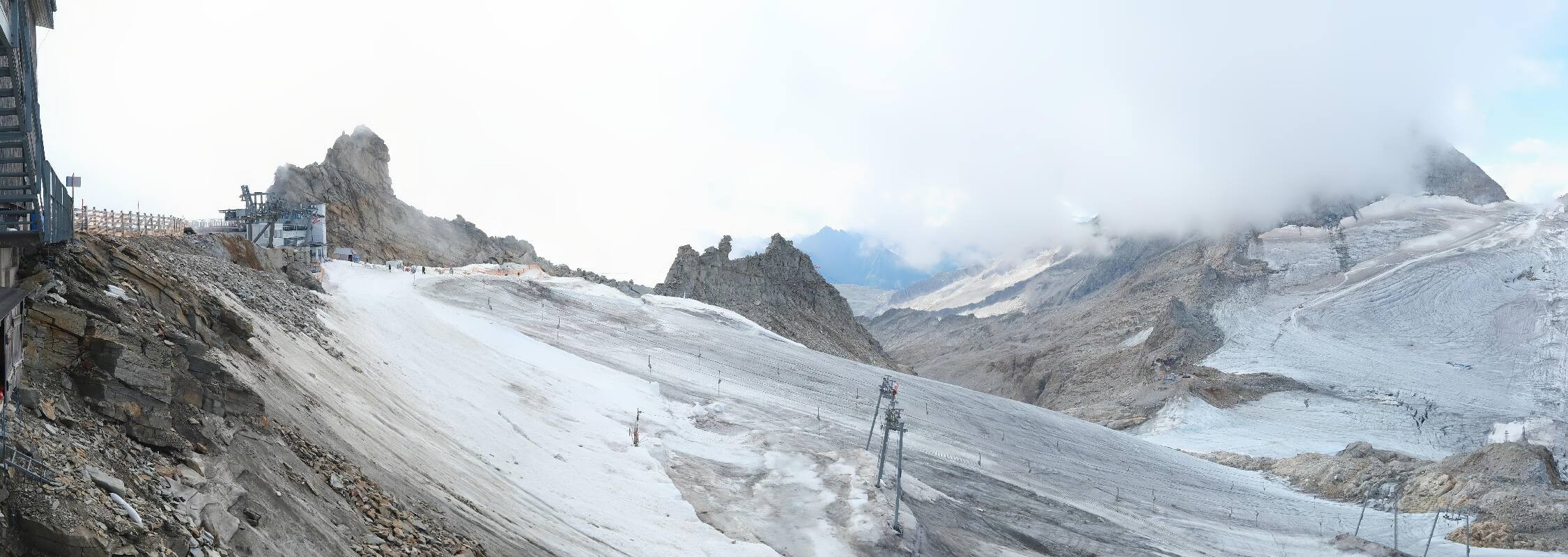 Archived image Webcam Hintertux Glacier - View from Gefrorene Wand