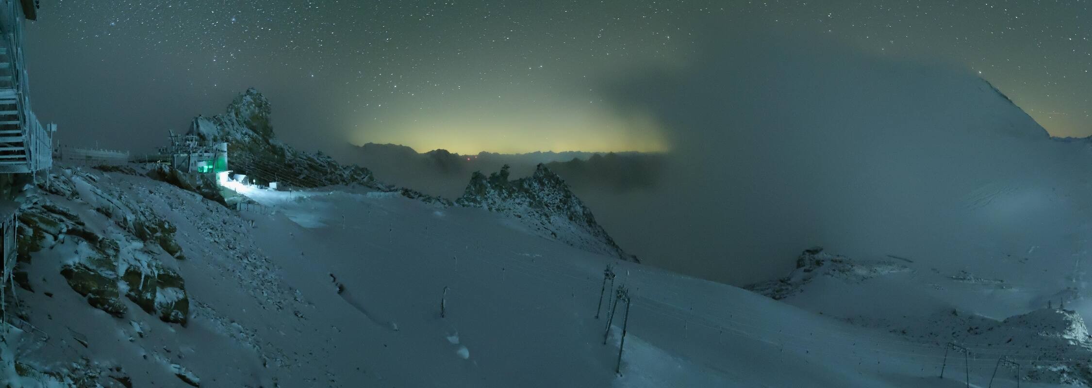 Archived image Webcam Hintertux Glacier - View from Gefrorene Wand
