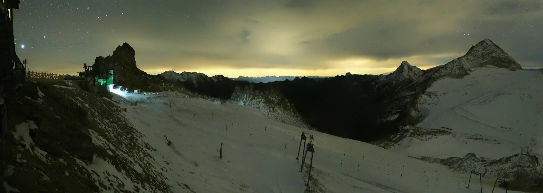 Archived image Webcam Hintertux Glacier - View from Gefrorene Wand