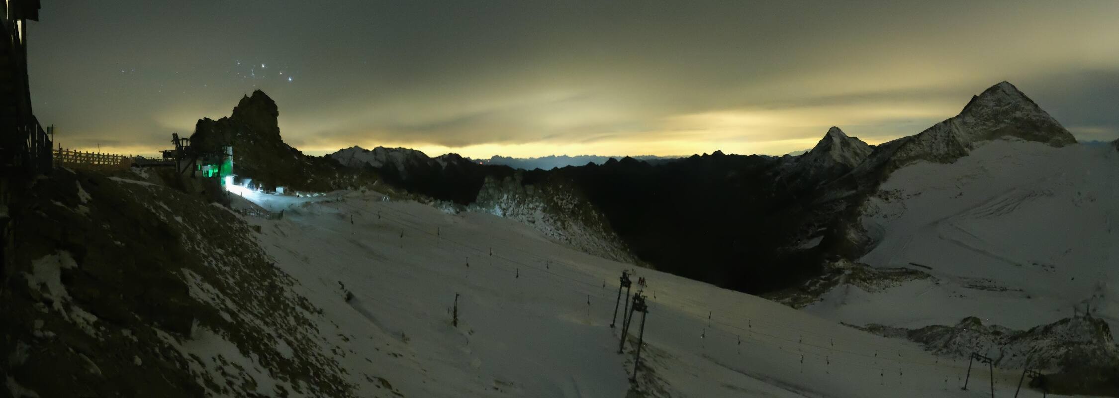 Archived image Webcam Hintertux Glacier - View from Gefrorene Wand