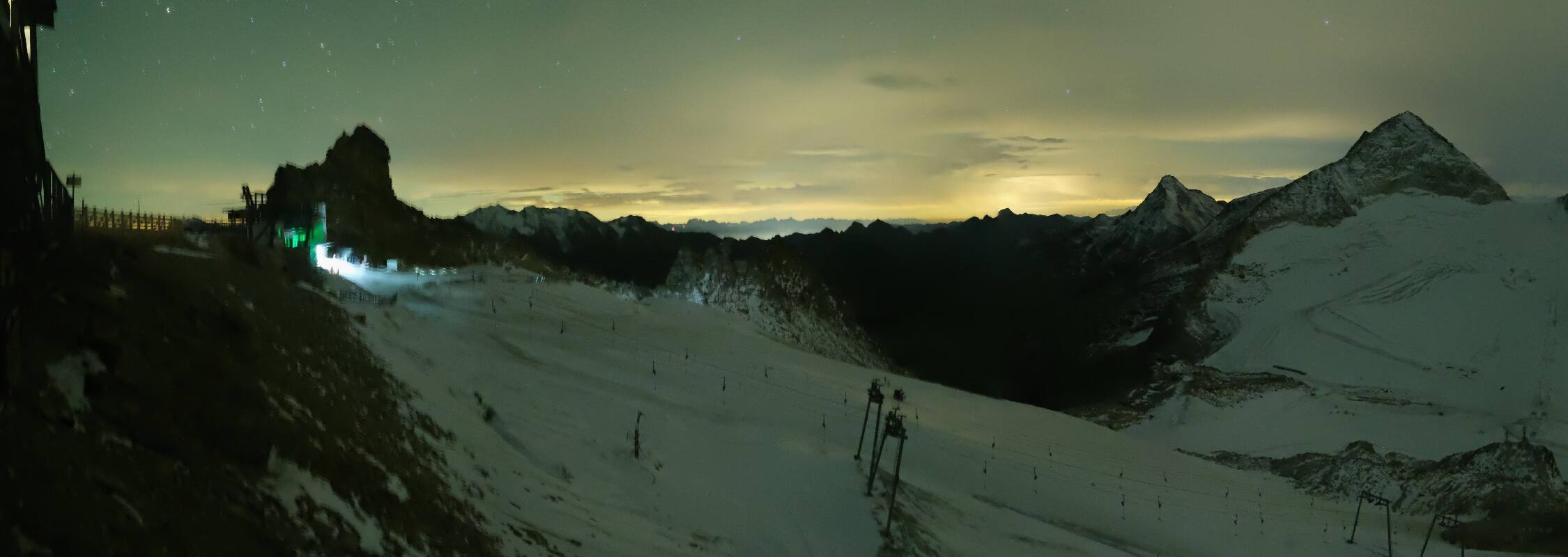 Archived image Webcam Hintertux Glacier - View from Gefrorene Wand