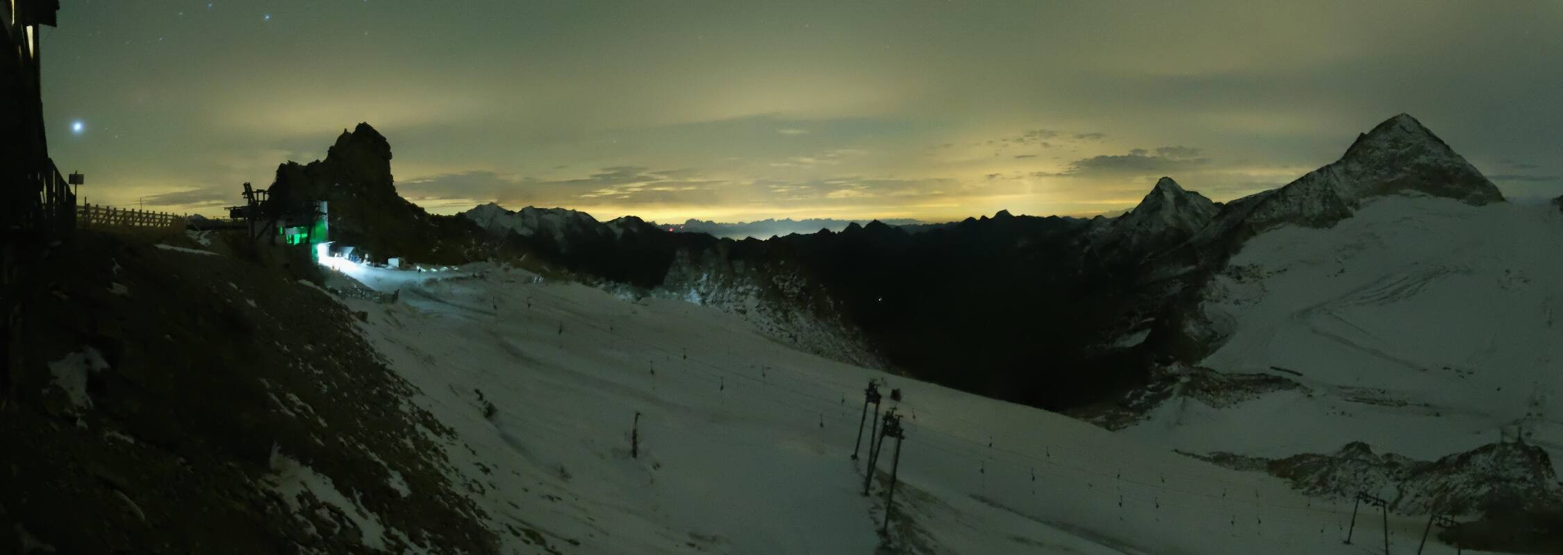 Archived image Webcam Hintertux Glacier - View from Gefrorene Wand