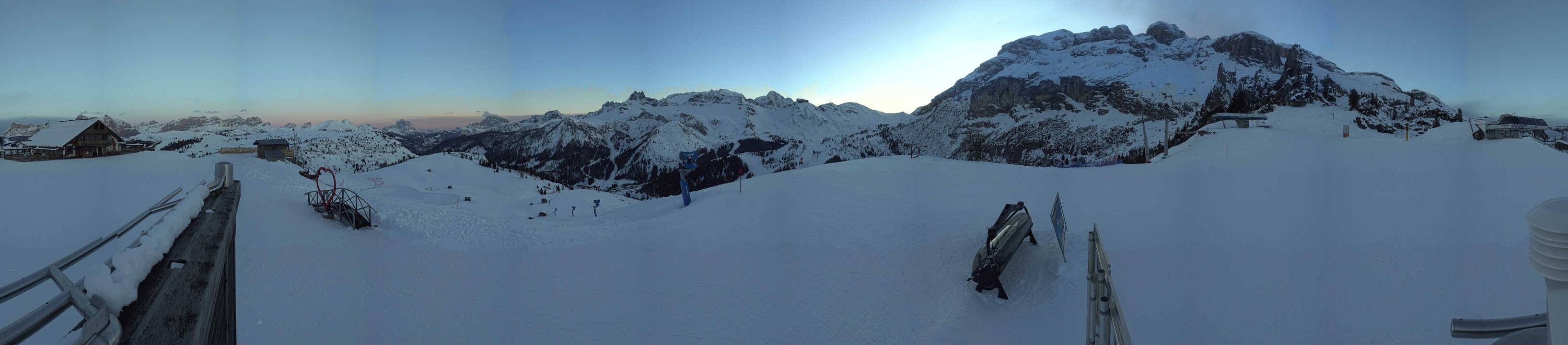 Archiv Foto Webcam Arabba - Bergrestaurant am Monte Burz