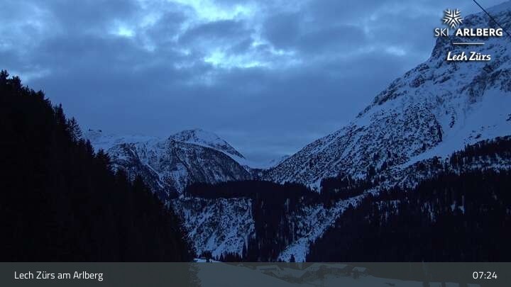 Archiv Foto Webcam Lech Zürs am Arlberg - Blick auf Zug