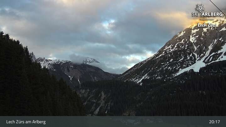 Archiv Foto Webcam Lech Zürs am Arlberg - Blick auf Zug