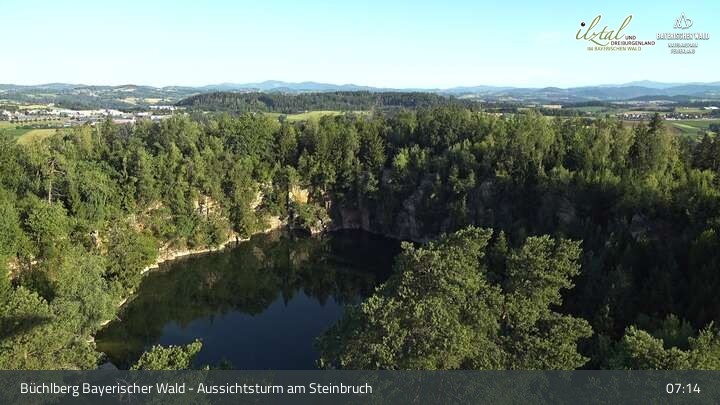 Archived image Webcam Büchlberg - View over quarry lake