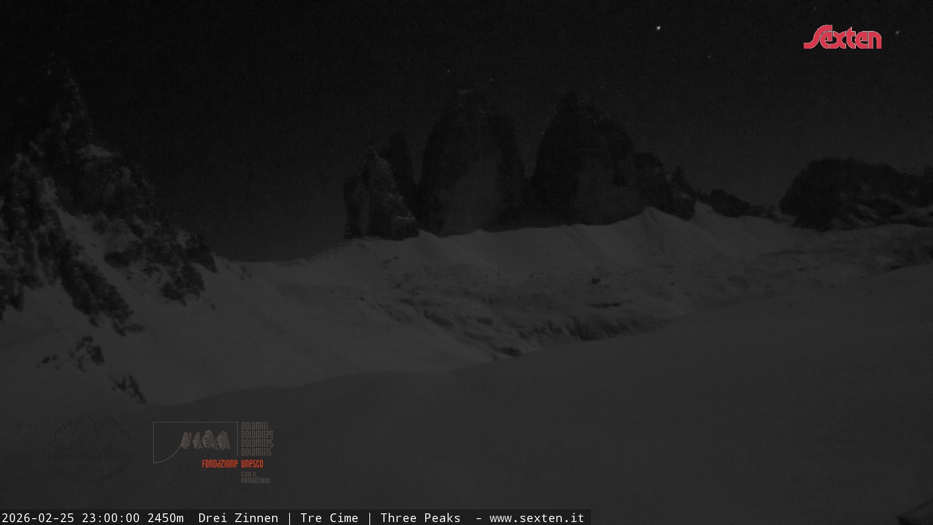 Archived image Webcam Dolomites South Tyrol: Mountain Hut Antonio Locatelli