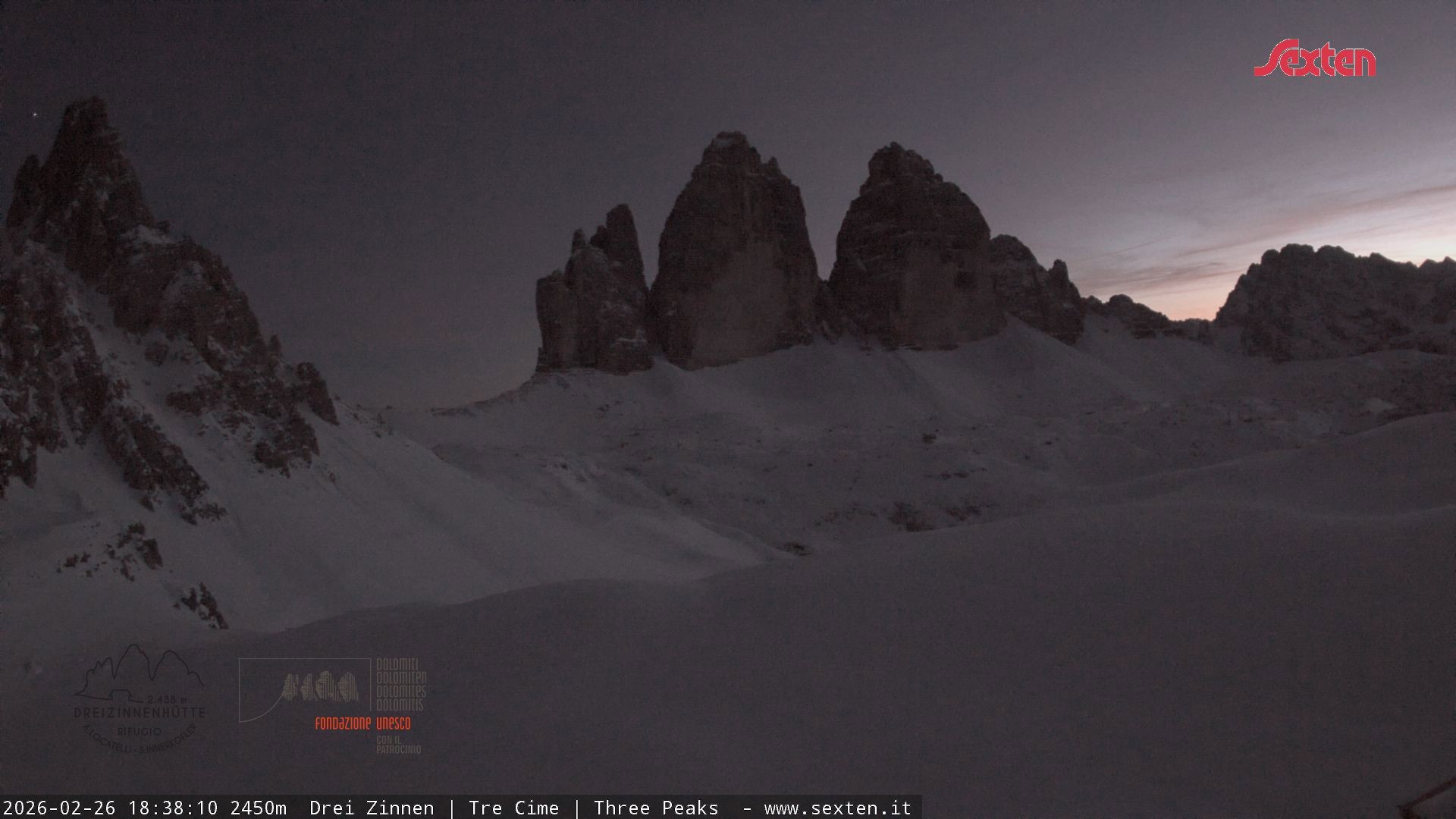 Archived image Webcam Dolomites South Tyrol: Mountain Hut Antonio Locatelli