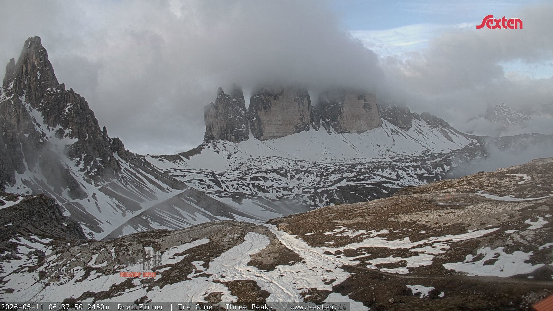 Archived image Webcam Dolomites South Tyrol: Mountain Hut Antonio Locatelli
