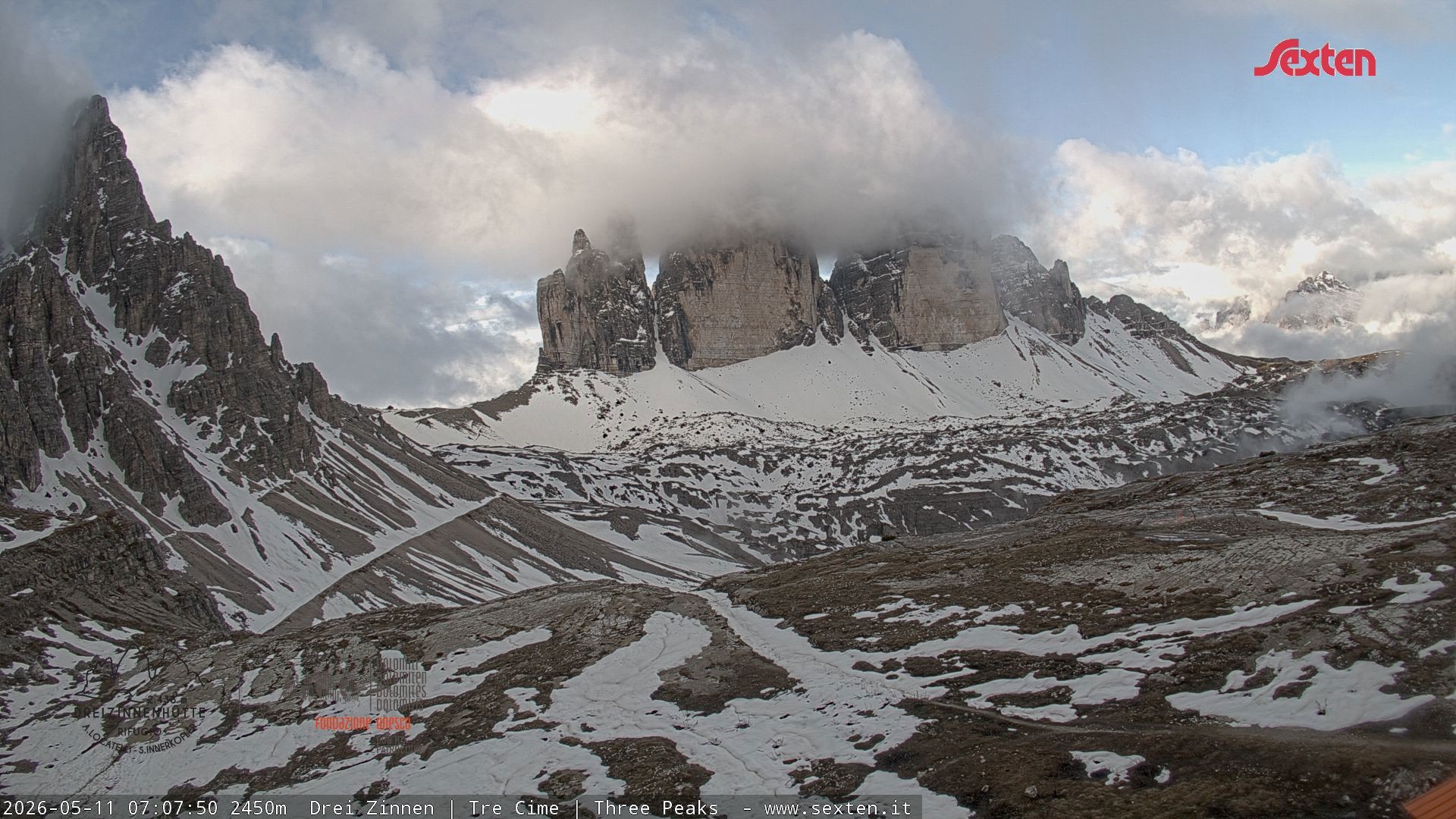 Archived image Webcam Dolomites South Tyrol: Mountain Hut Antonio Locatelli