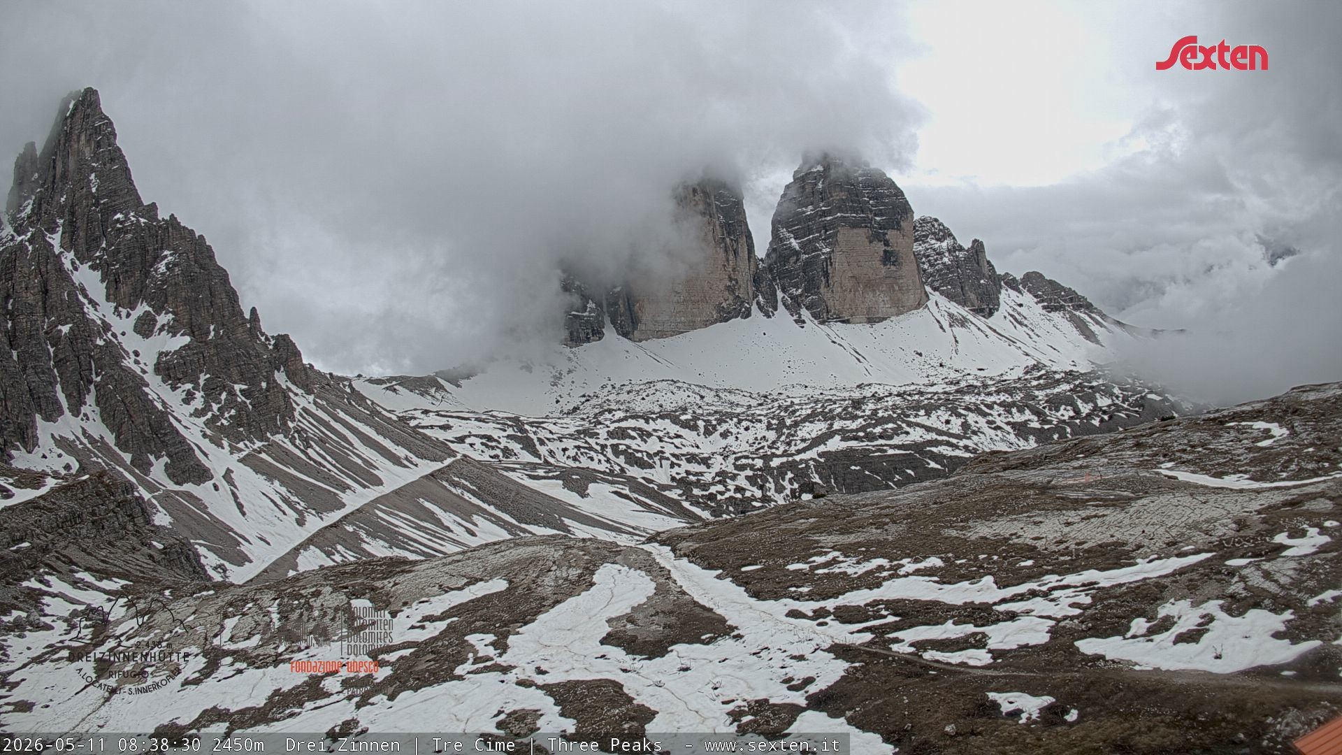 Archived image Webcam Dolomites South Tyrol: Mountain Hut Antonio Locatelli