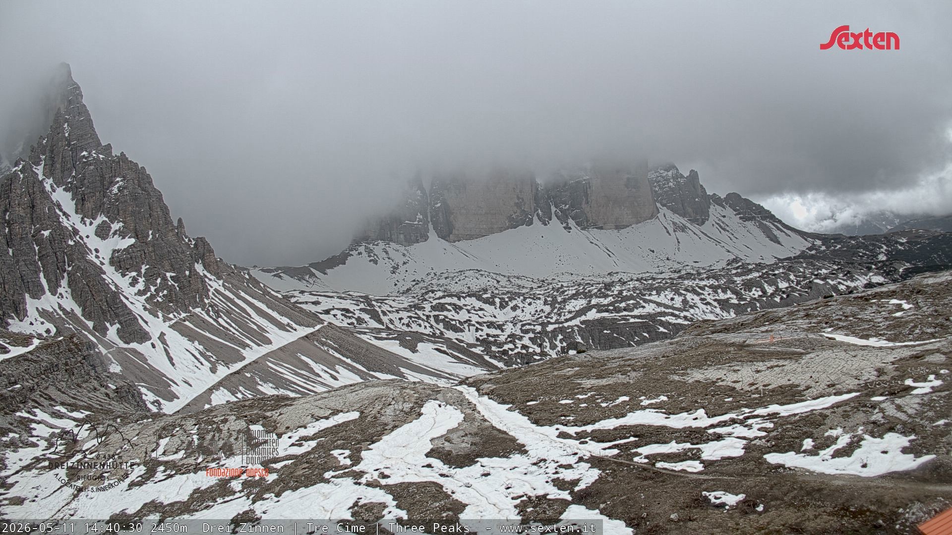 Archived image Webcam Dolomites South Tyrol: Mountain Hut Antonio Locatelli