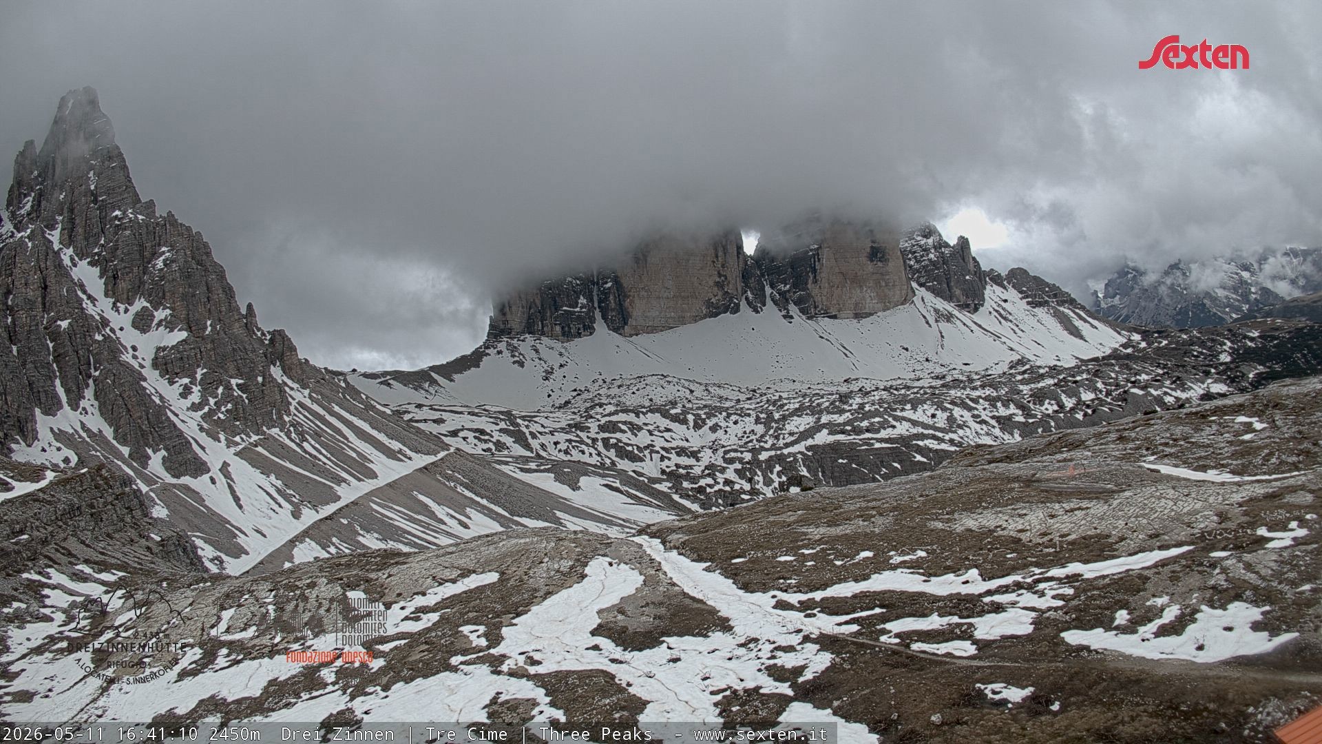 Archived image Webcam Dolomites South Tyrol: Mountain Hut Antonio Locatelli