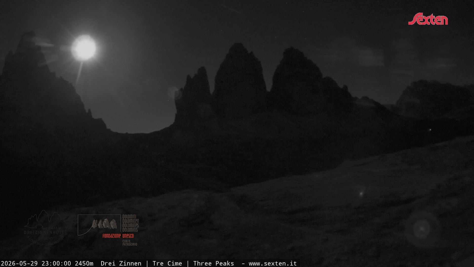 Archived image Webcam Dolomites South Tyrol: Mountain Hut Antonio Locatelli