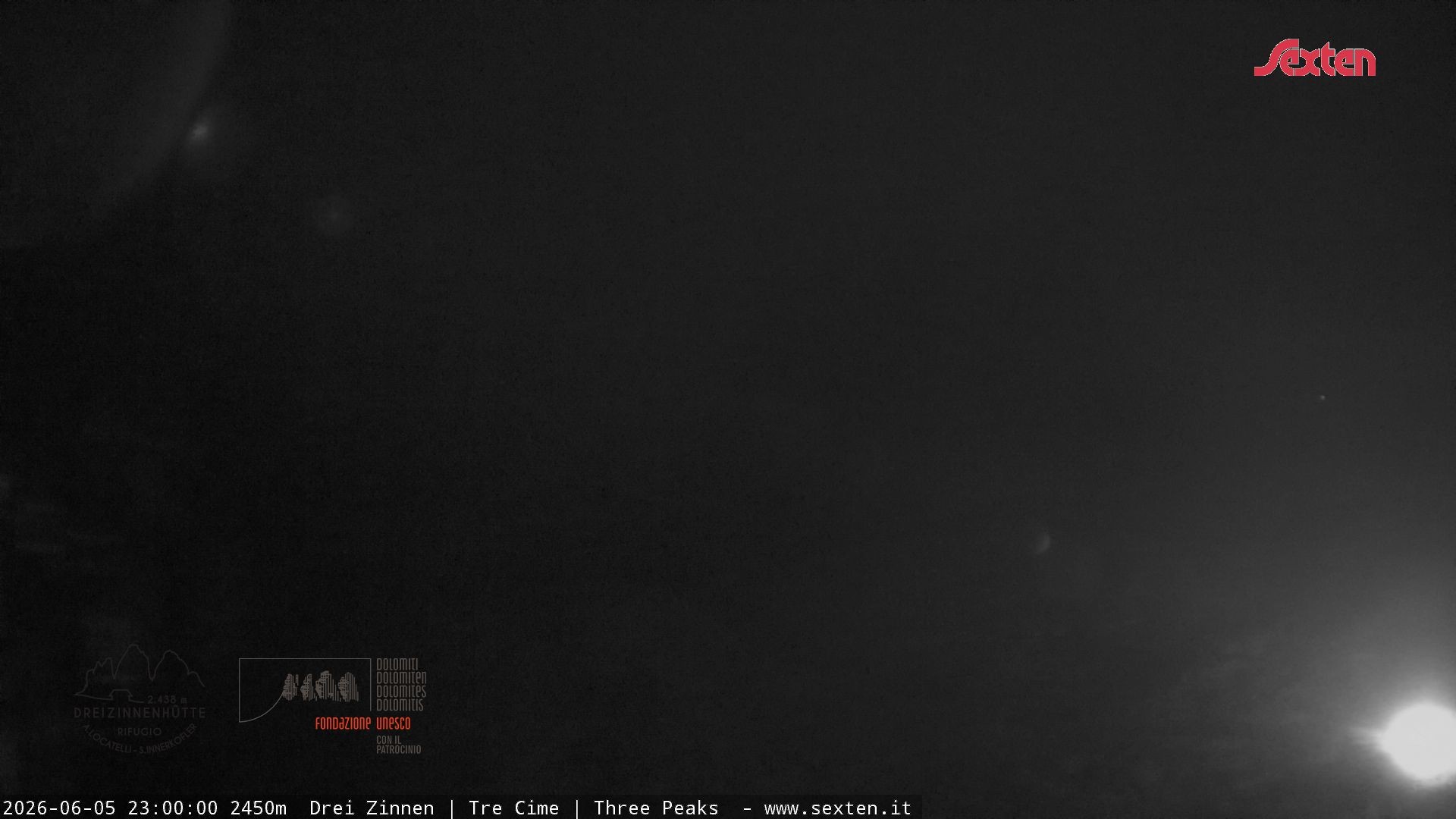 Archived image Webcam Dolomites South Tyrol: Mountain Hut Antonio Locatelli