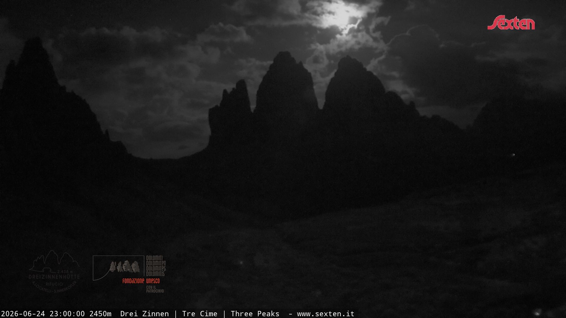 Archived image Webcam Dolomites South Tyrol: Mountain Hut Antonio Locatelli