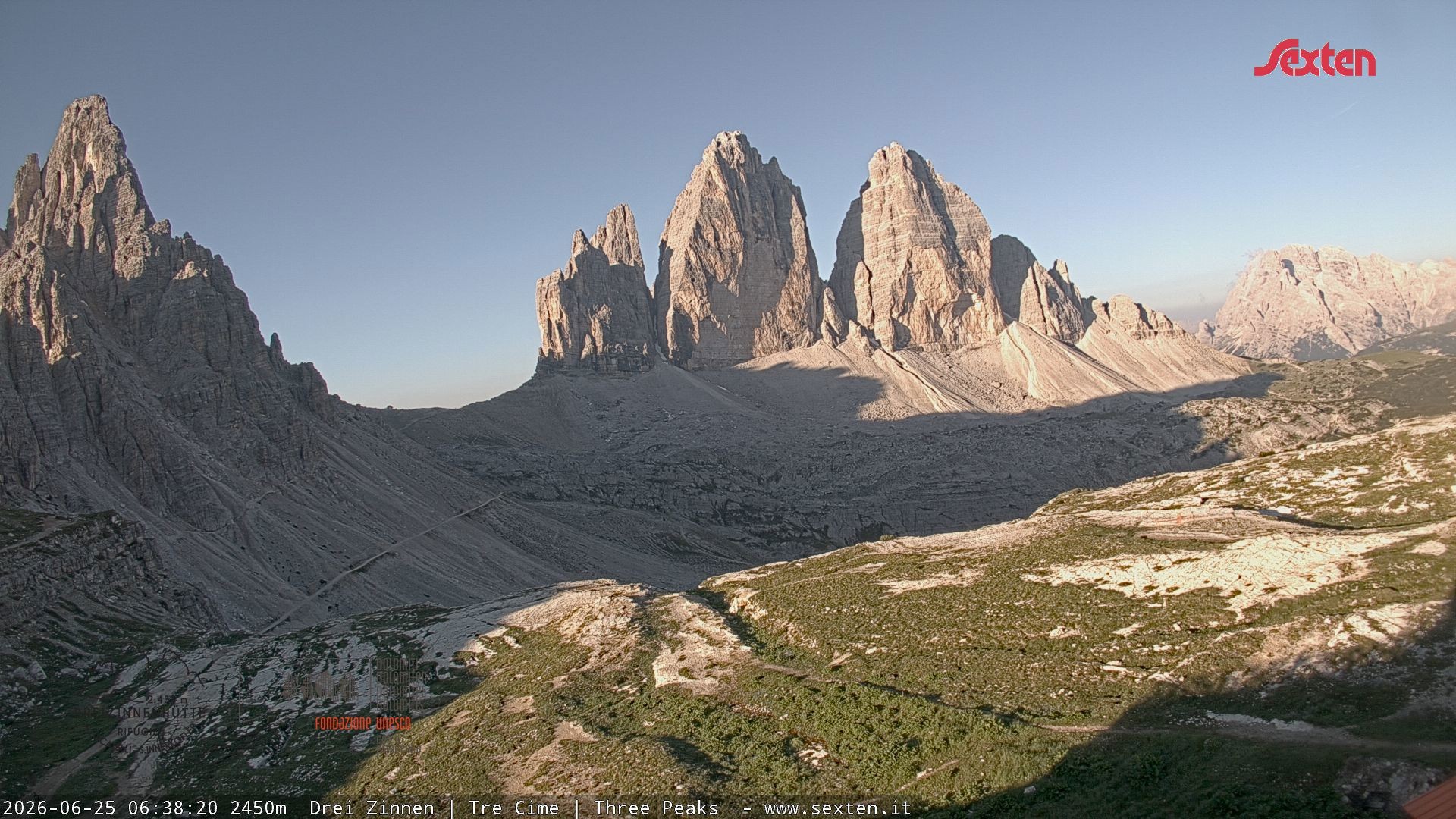 Archived image Webcam Dolomites South Tyrol: Mountain Hut Antonio Locatelli
