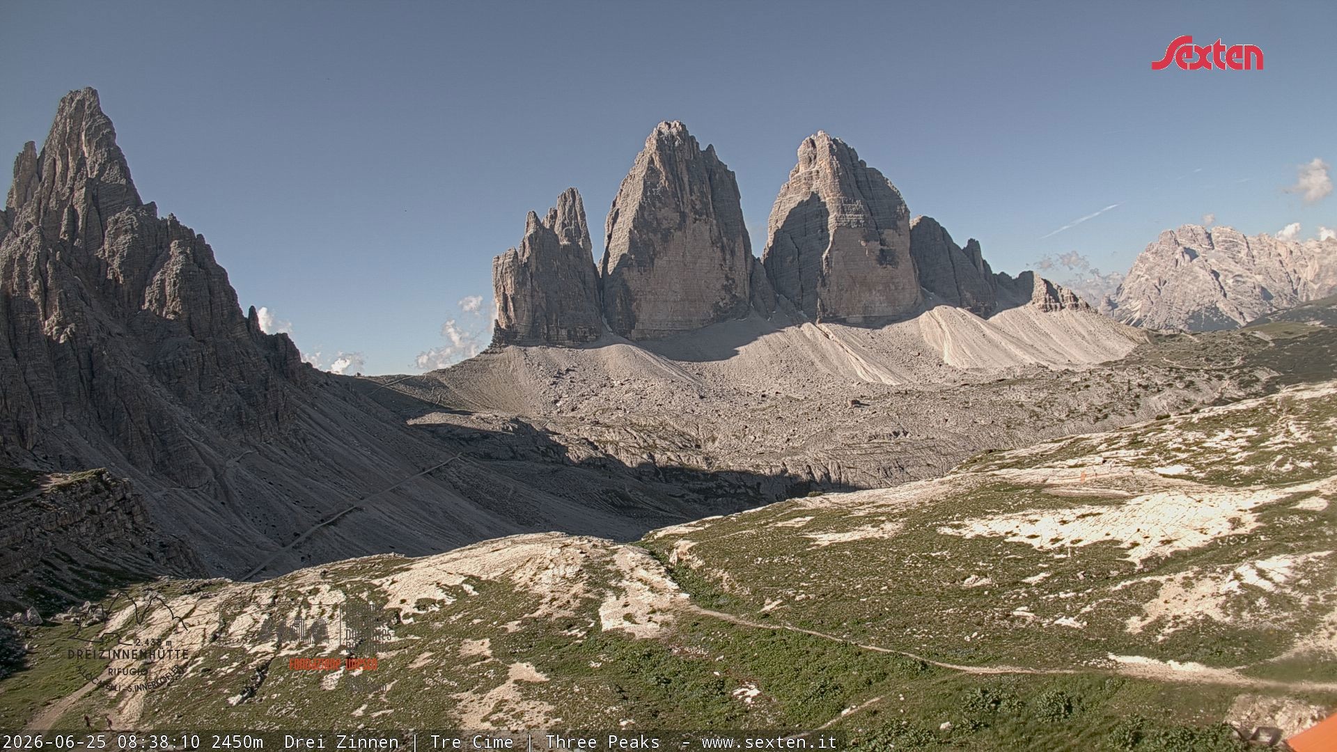 Archived image Webcam Dolomites South Tyrol: Mountain Hut Antonio Locatelli