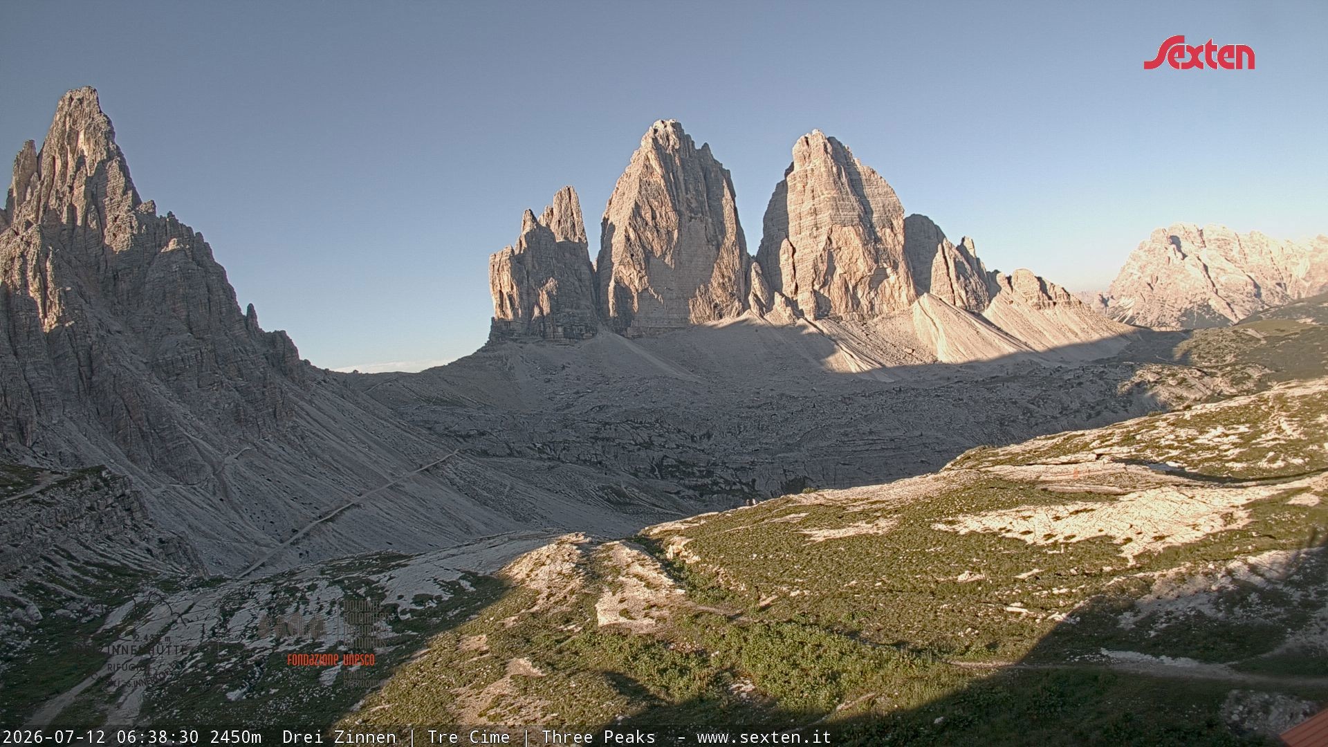 Archived image Webcam Dolomites South Tyrol: Mountain Hut Antonio Locatelli