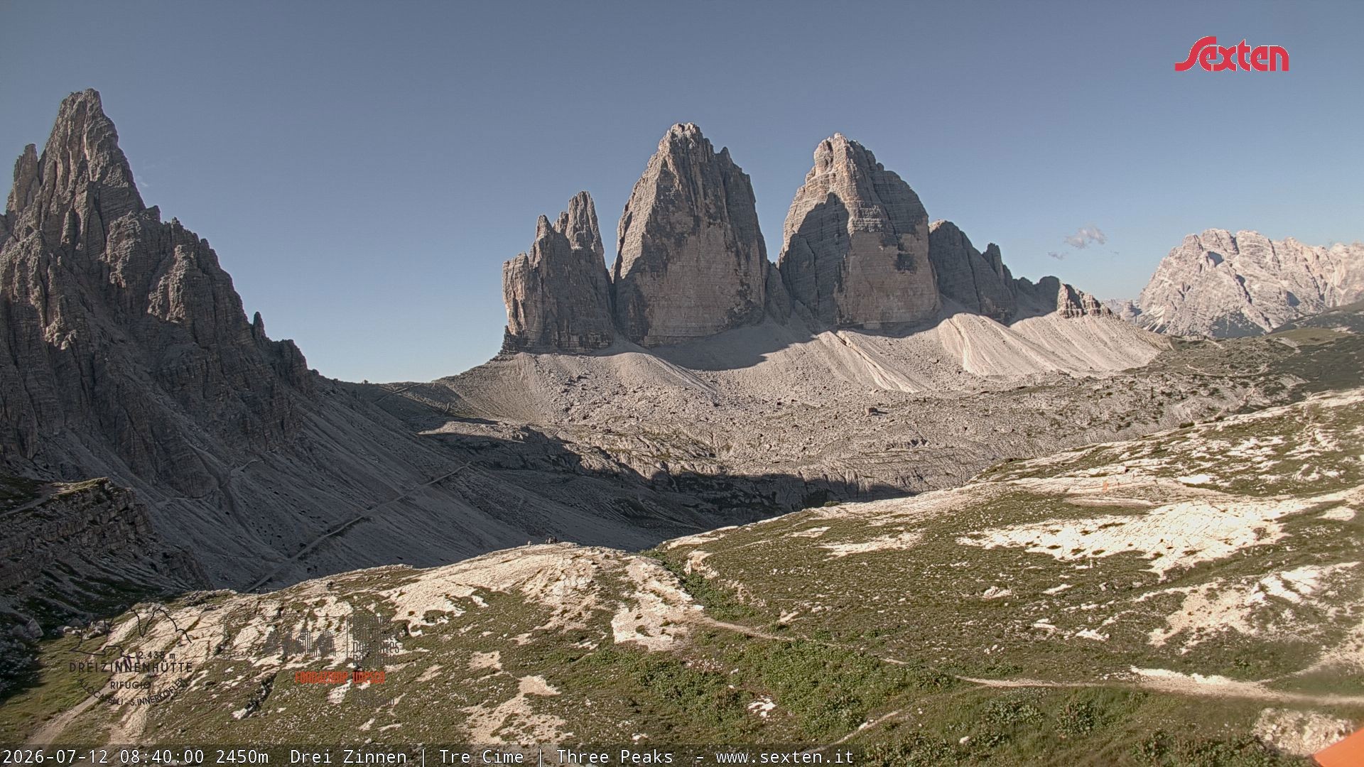Archived image Webcam Dolomites South Tyrol: Mountain Hut Antonio Locatelli
