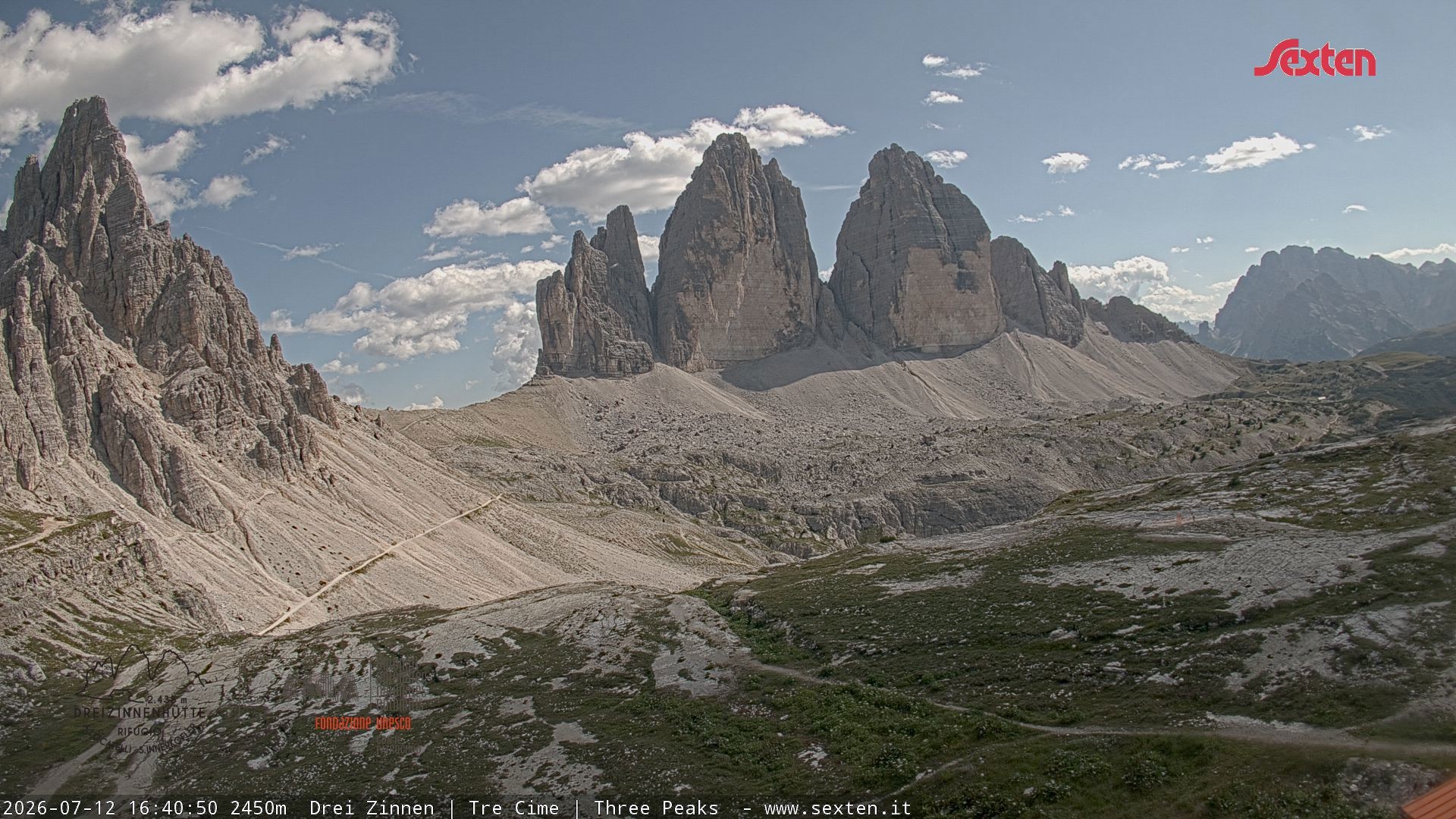 Archived image Webcam Dolomites South Tyrol: Mountain Hut Antonio Locatelli