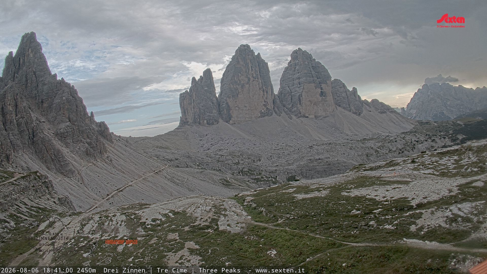 Archived image Webcam Dolomites South Tyrol: Mountain Hut Antonio Locatelli