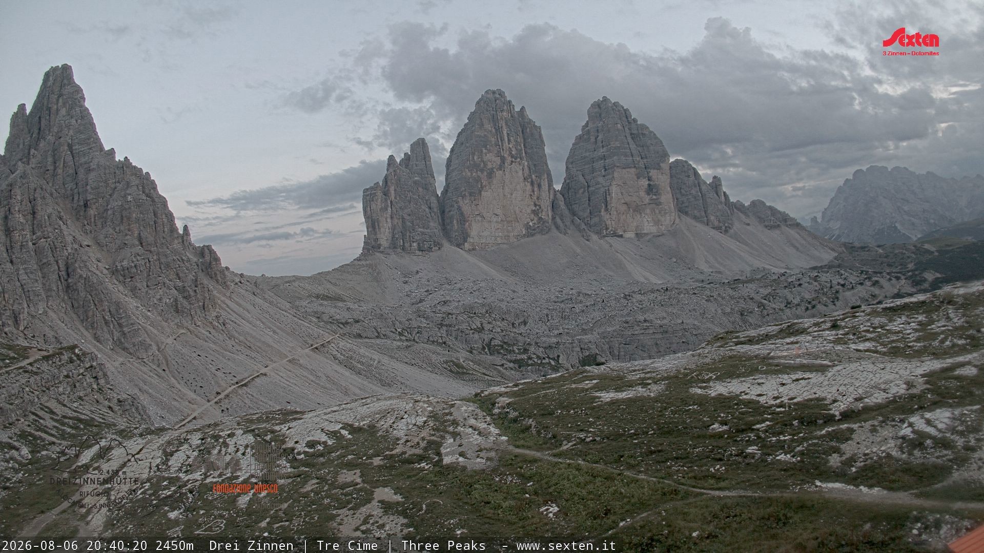 Archived image Webcam Dolomites South Tyrol: Mountain Hut Antonio Locatelli