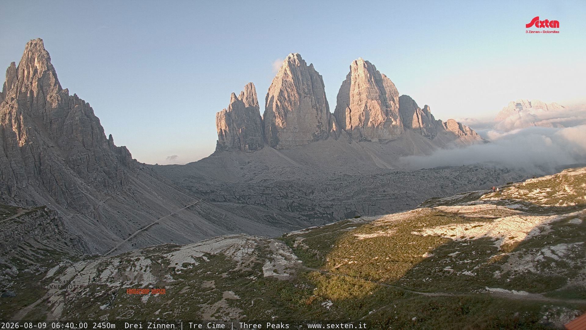 Archived image Webcam Dolomites South Tyrol: Mountain Hut Antonio Locatelli