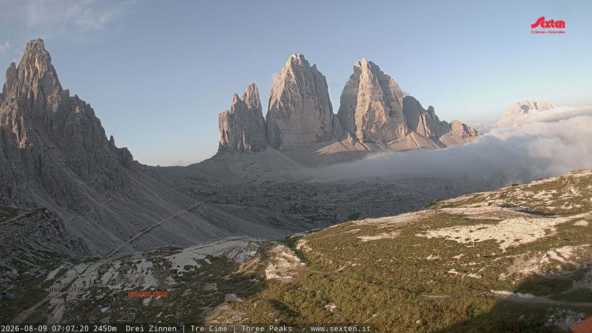 Archived image Webcam Dolomites South Tyrol: Mountain Hut Antonio Locatelli