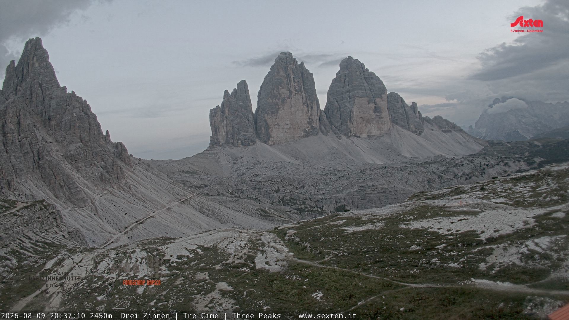 Archived image Webcam Dolomites South Tyrol: Mountain Hut Antonio Locatelli