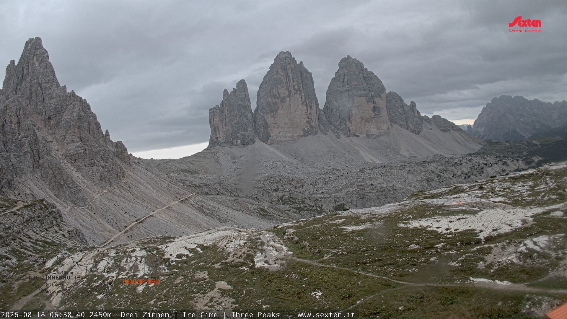 Archived image Webcam Dolomites South Tyrol: Mountain Hut Antonio Locatelli