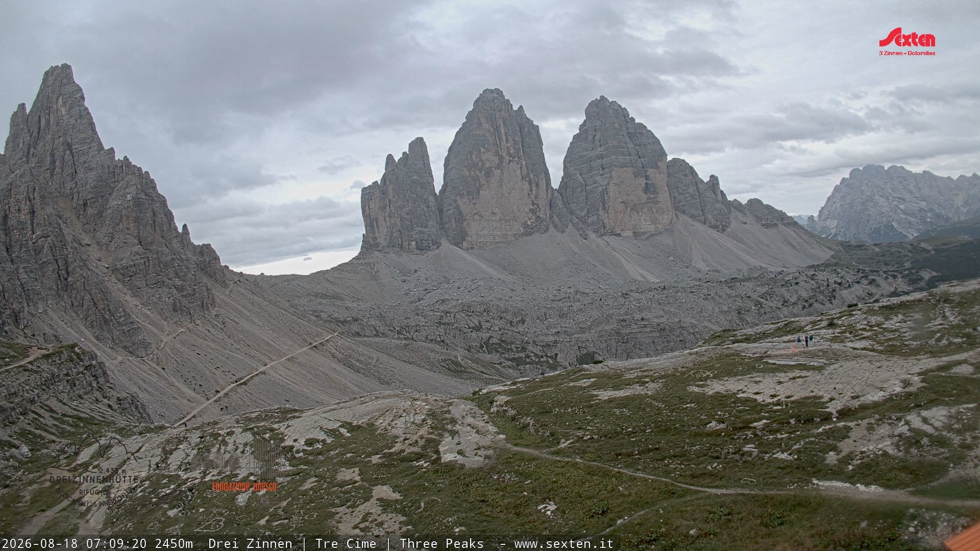Archived image Webcam Dolomites South Tyrol: Mountain Hut Antonio Locatelli