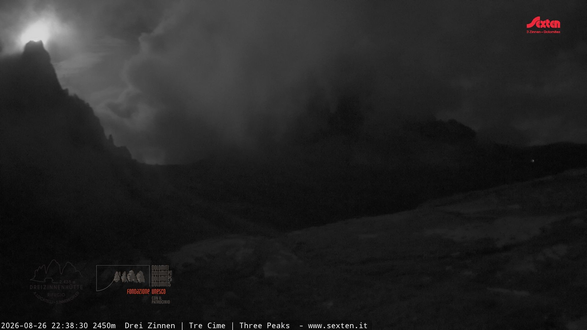 Archived image Webcam Dolomites South Tyrol: Mountain Hut Antonio Locatelli