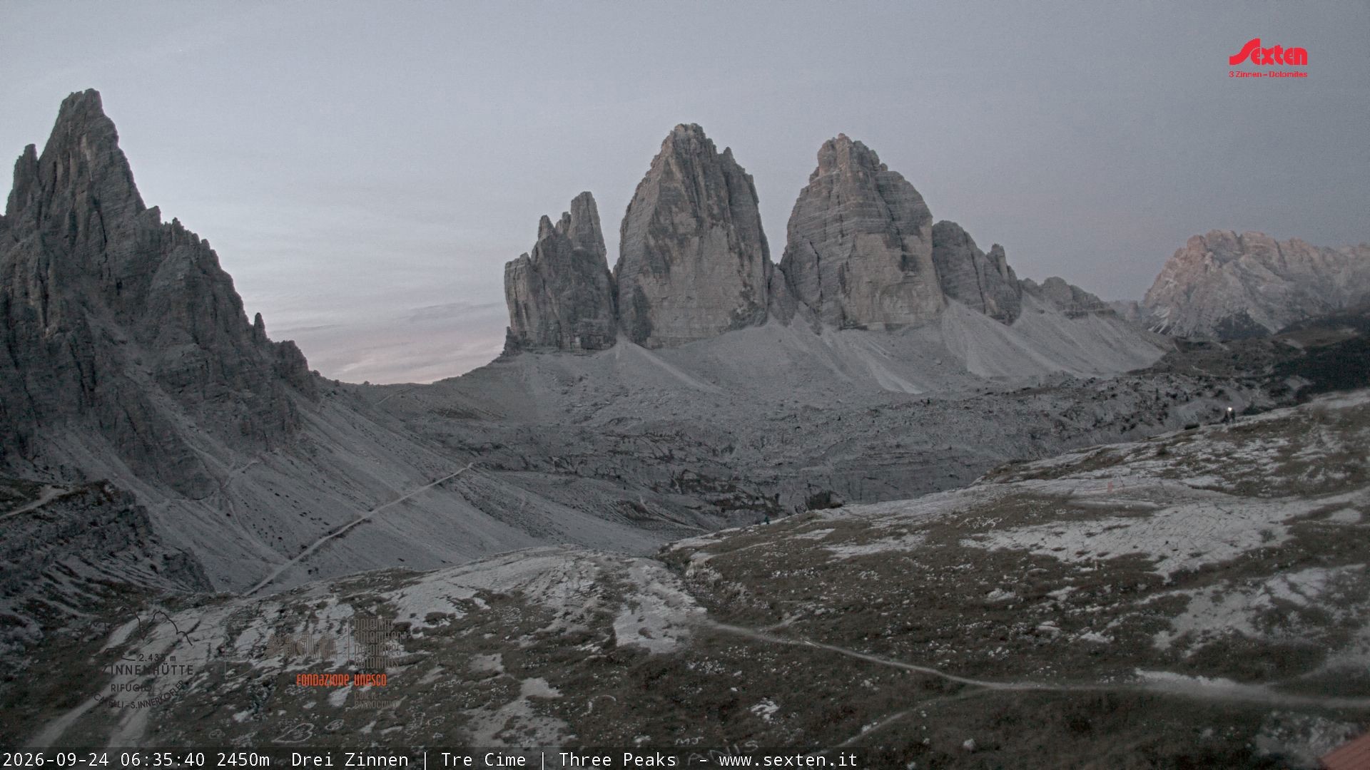 Archived image Webcam Dolomites South Tyrol: Mountain Hut Antonio Locatelli