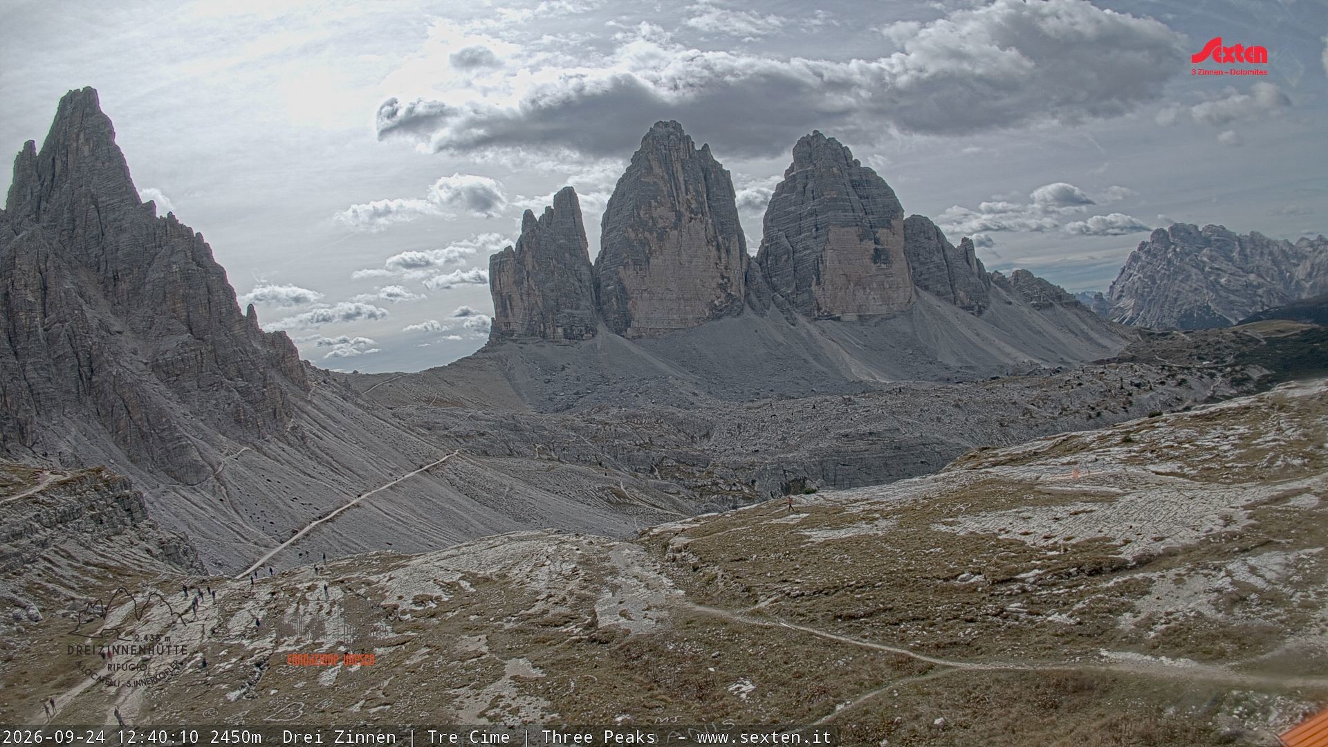 Archived image Webcam Dolomites South Tyrol: Mountain Hut Antonio Locatelli
