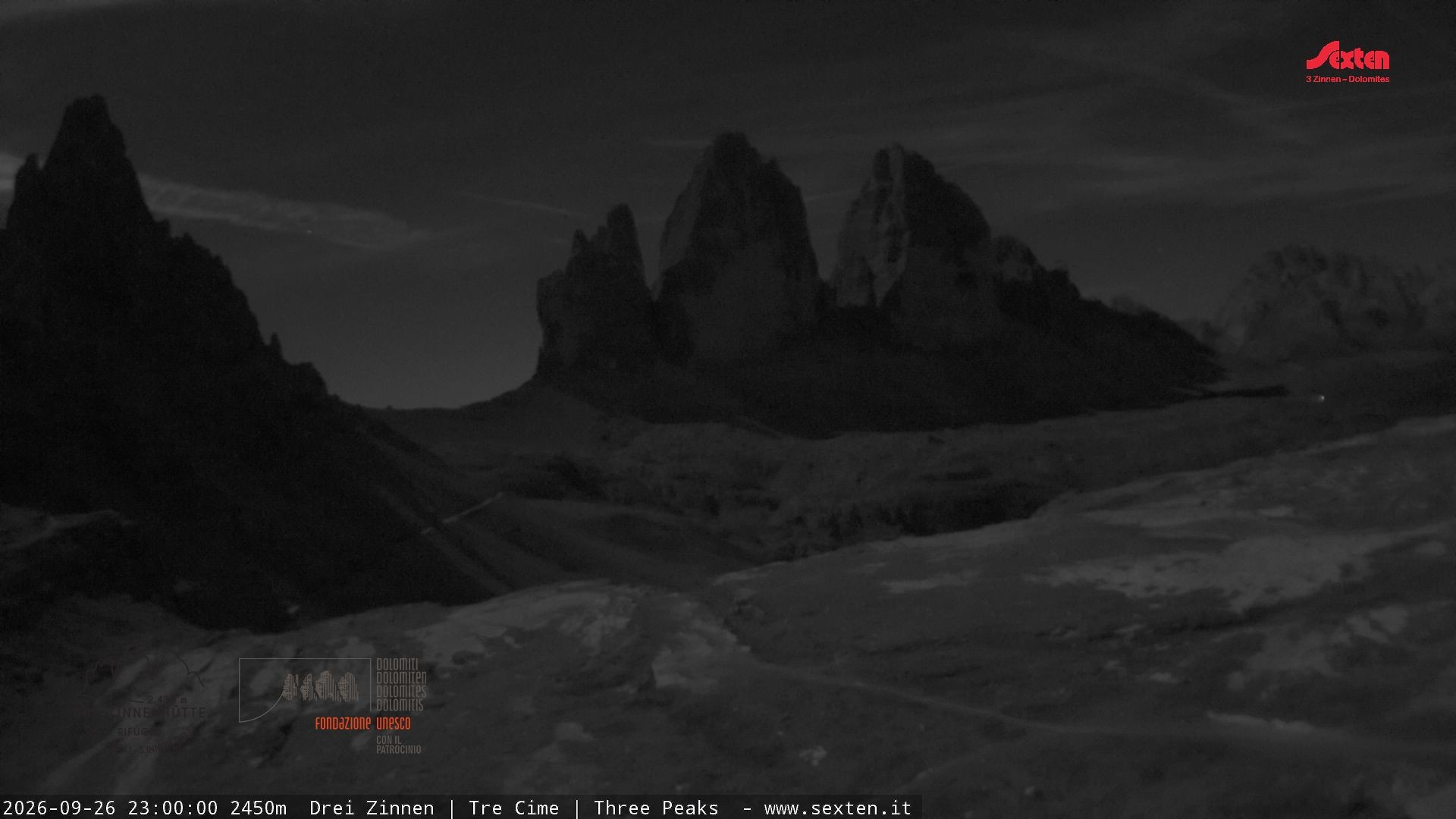 Archived image Webcam Dolomites South Tyrol: Mountain Hut Antonio Locatelli