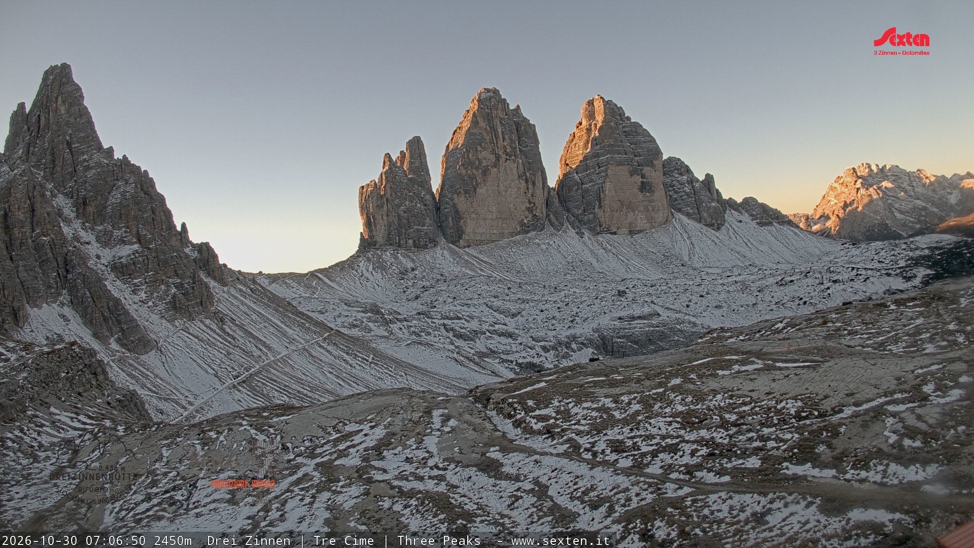 Archived image Webcam Dolomites South Tyrol: Mountain Hut Antonio Locatelli