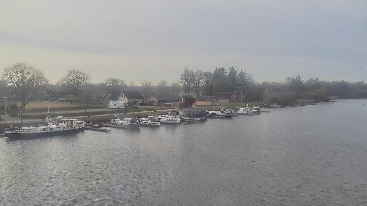 Archived image Webcam Barßel at the boat harbour